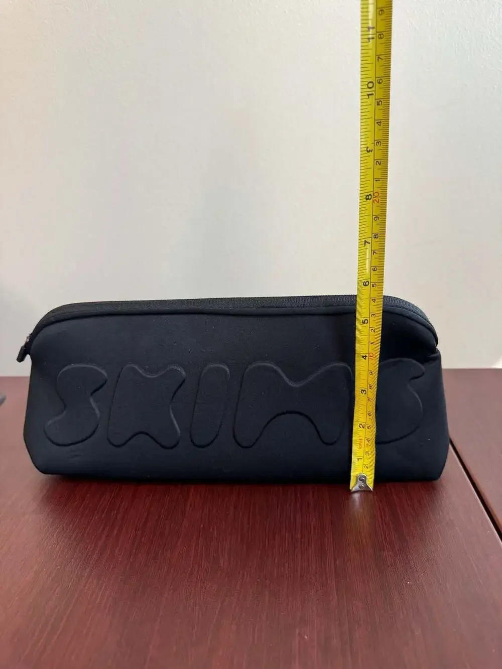 SKIMS Kim Kardashian Cosmetics Bag Onyx One Size Zipper Closure